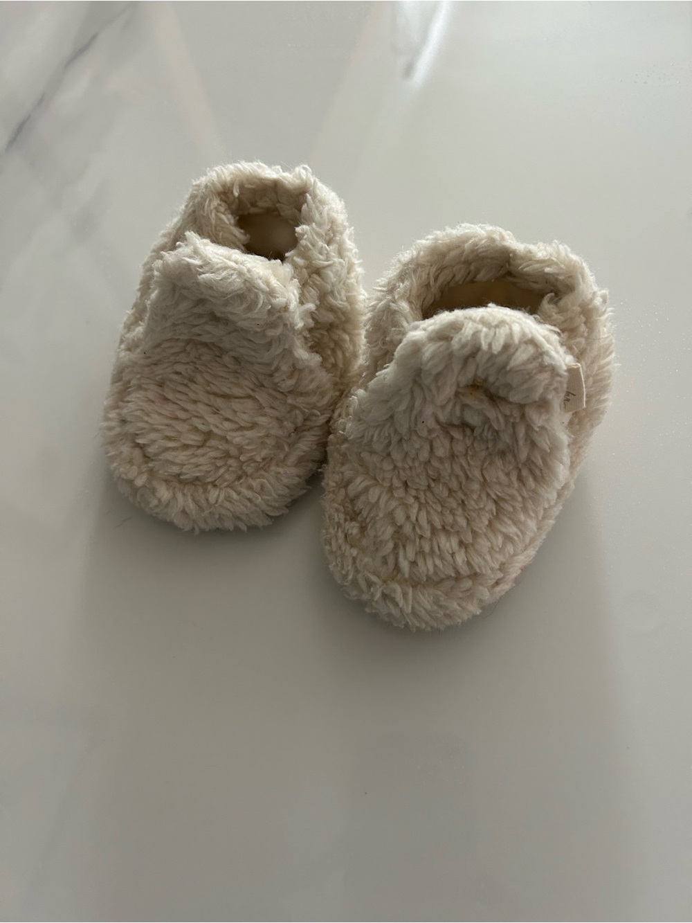 PEHR baby’s fluffy booties